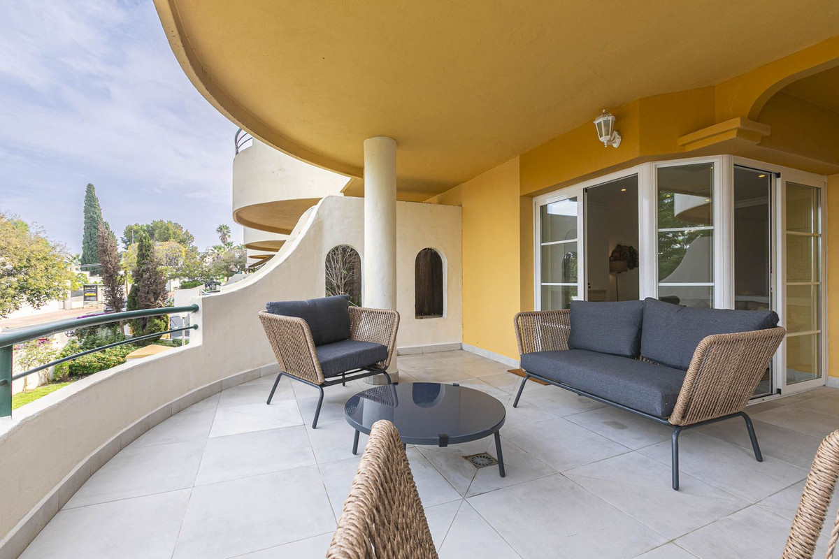 2 Bedroom Apartment in Marbella - Photo 18