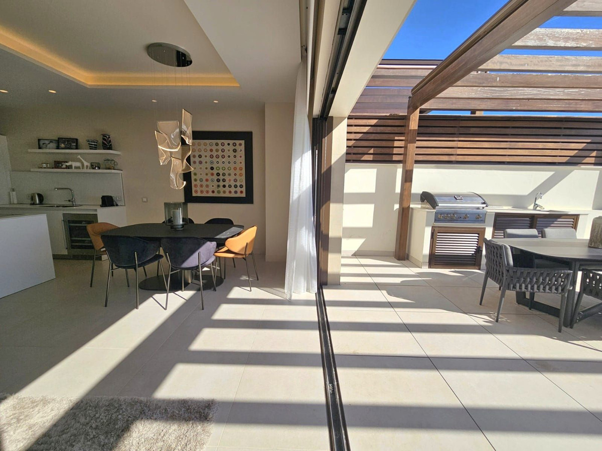 4 Bedroom Townhouse in Estepona - Photo 17