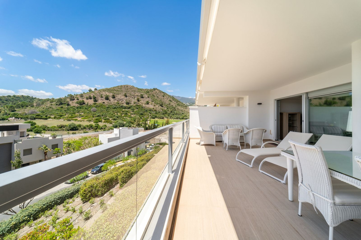 2 Bedroom Apartment in Benahavís - Photo 10