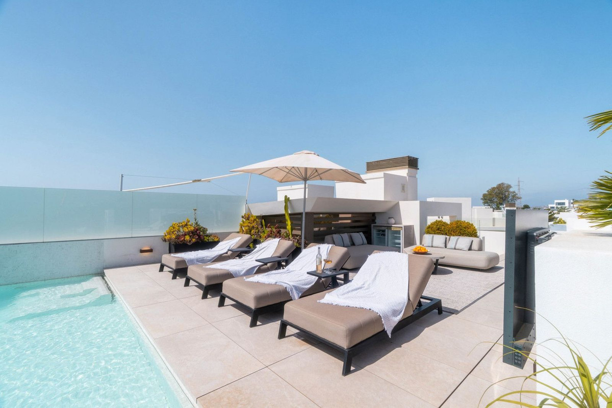 4 Bedroom Villa in Marbella - Photo 40