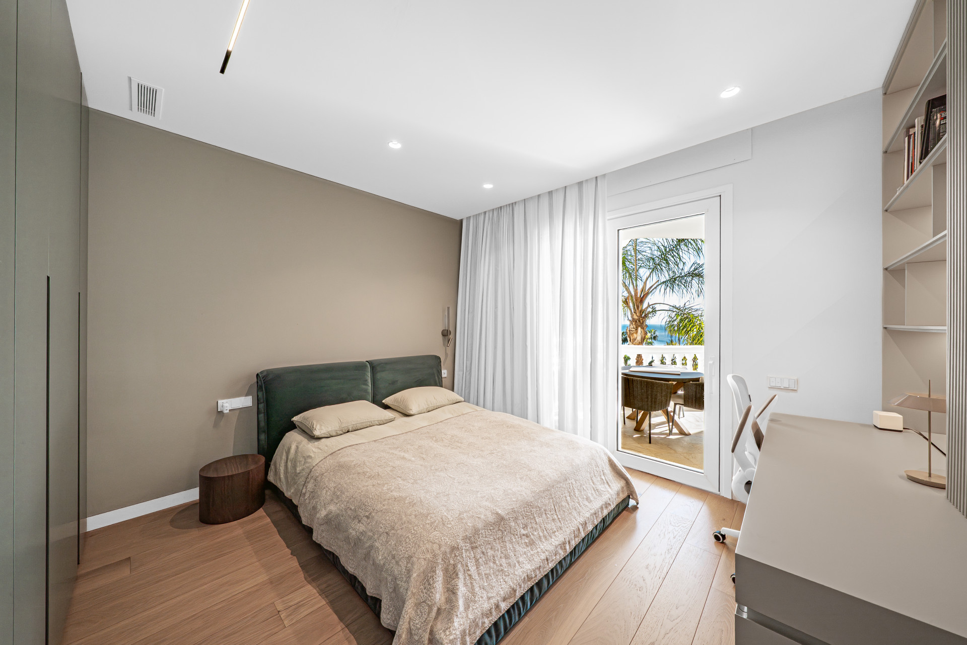 3 Bedroom Apartment in Estepona - Photo 8
