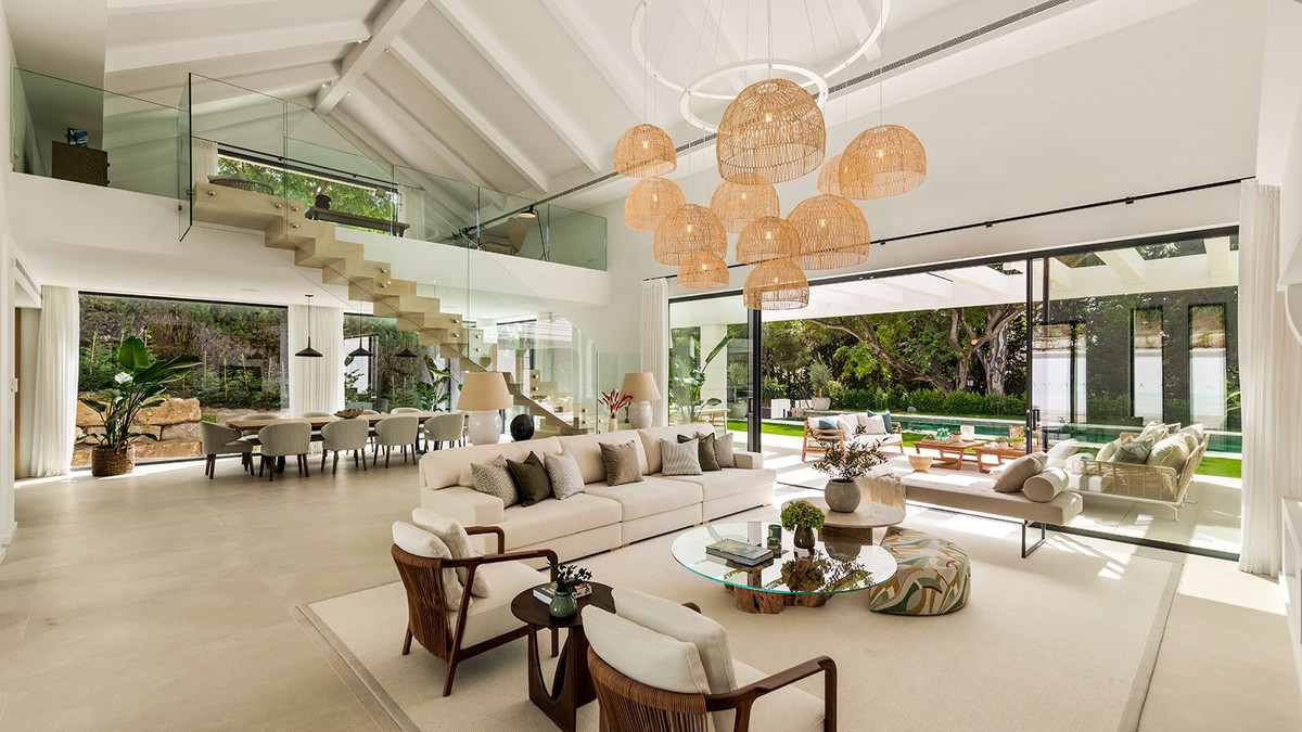 5 Bedroom Villa in Estepona - Photo 4