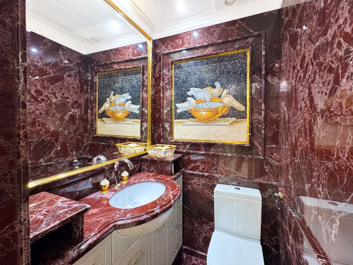 1 Bedroom Apartment in Marbella - Photo 25