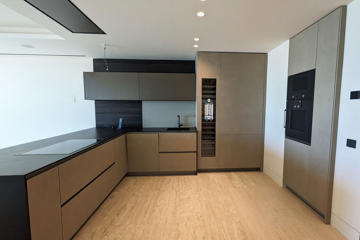 2 Bedroom Apartment in Estepona - Photo 6