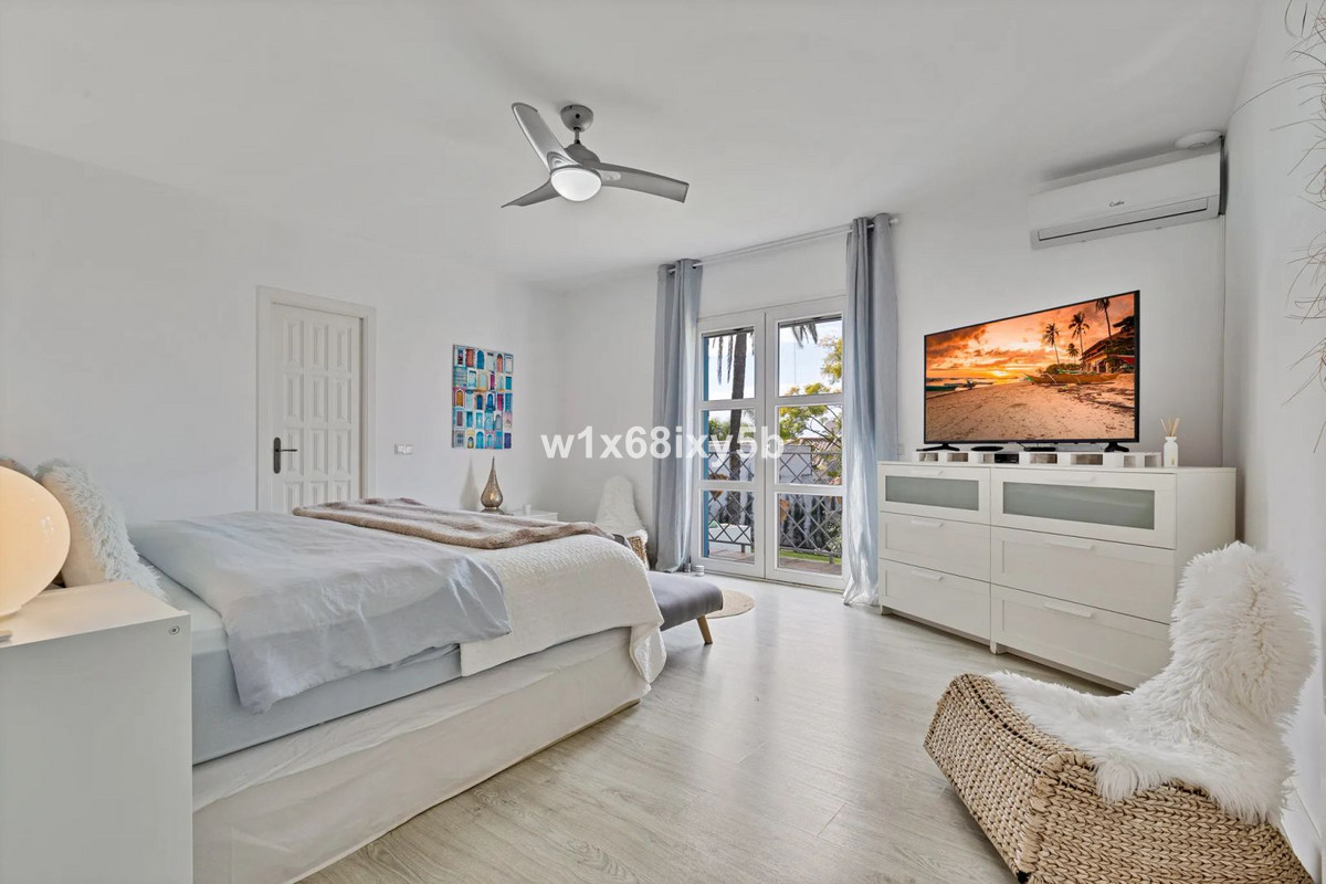 5 Bedroom Villa in San Pedro de Alcántara - Photo 10