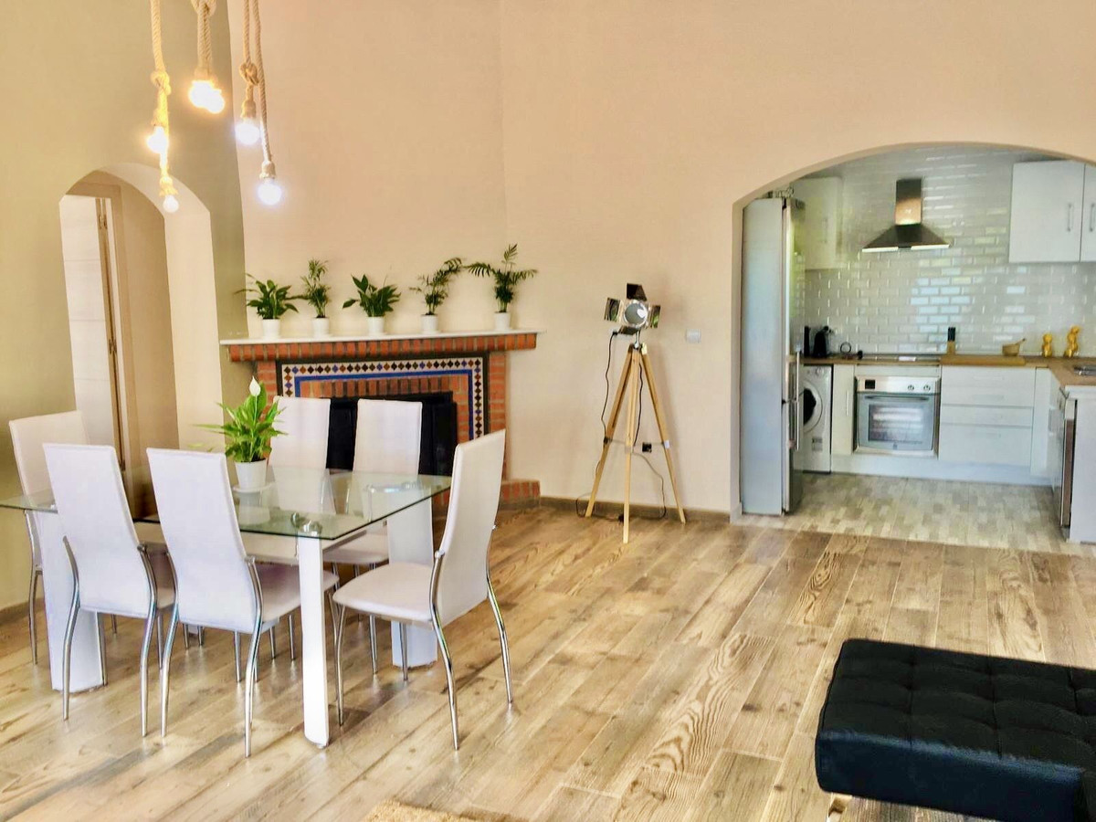 2 Bedroom Country house in Estepona - Photo 3