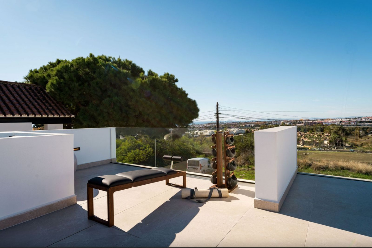5 Bedroom Villa in Marbella - Photo 10
