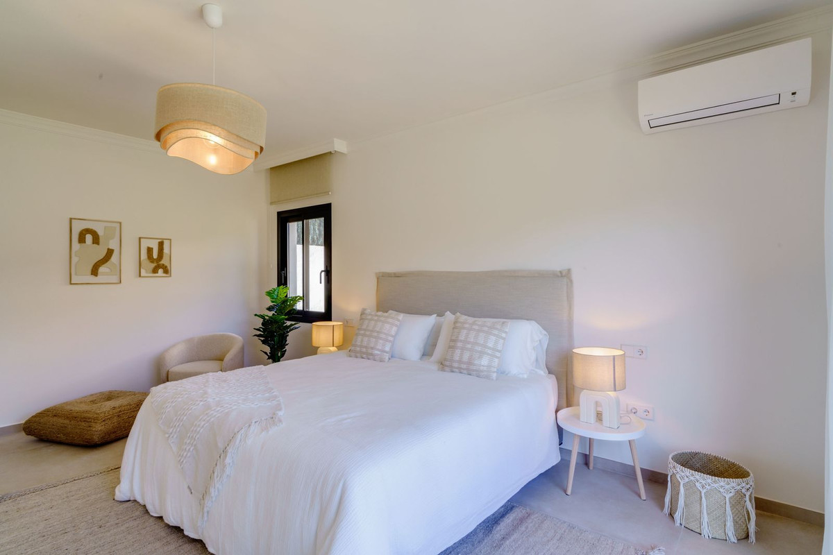 6 Bedroom Villa in Marbella - Photo 19