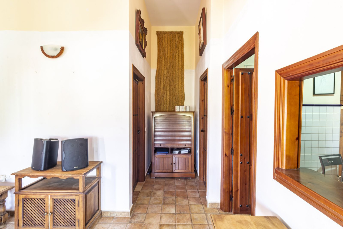 11 Bedroom Country house in Guaro - Photo 11