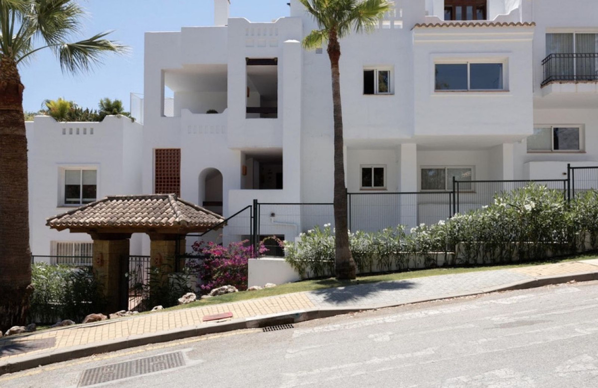 2 Bedroom Apartment in Marbella - Photo 13