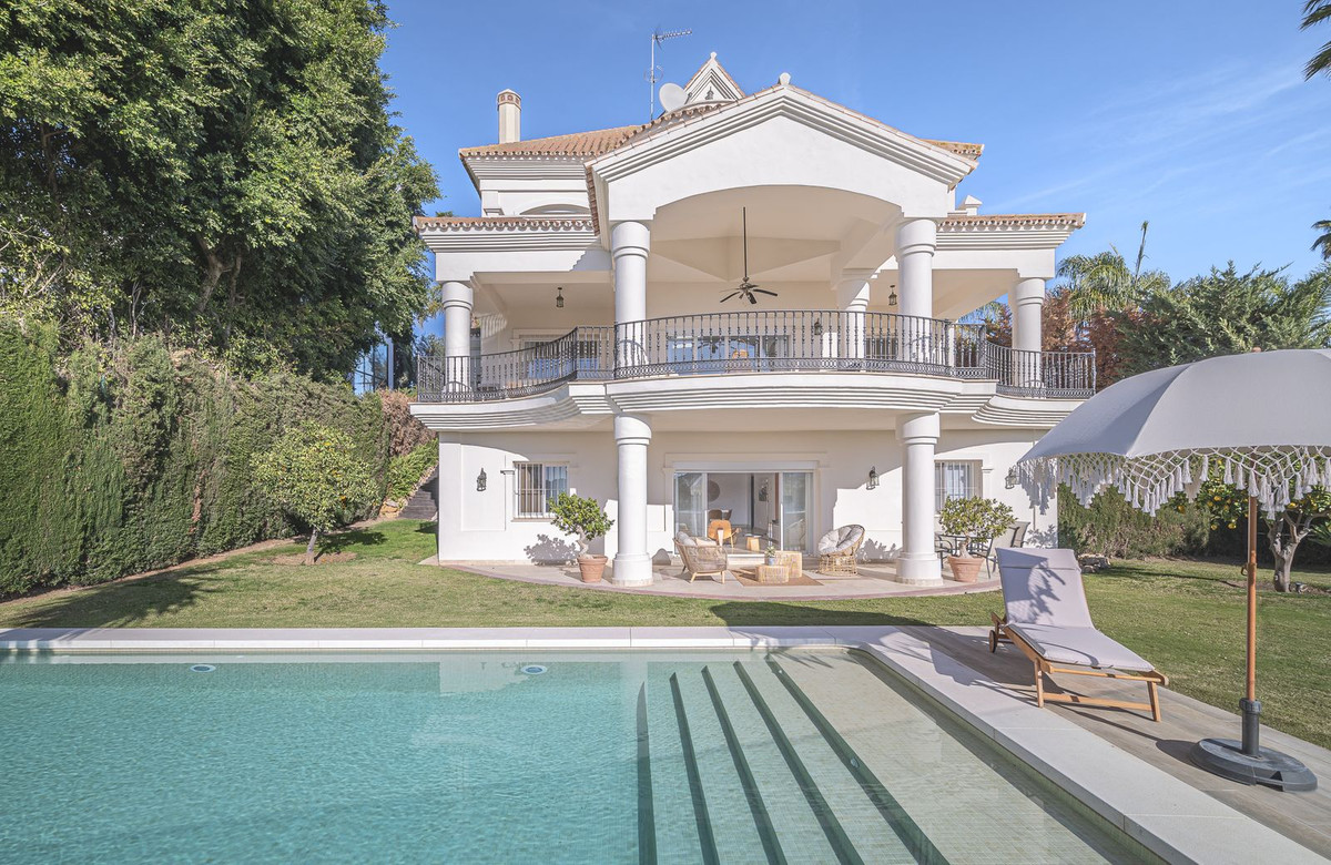 7 Bedroom Villa in Marbella - Photo 2