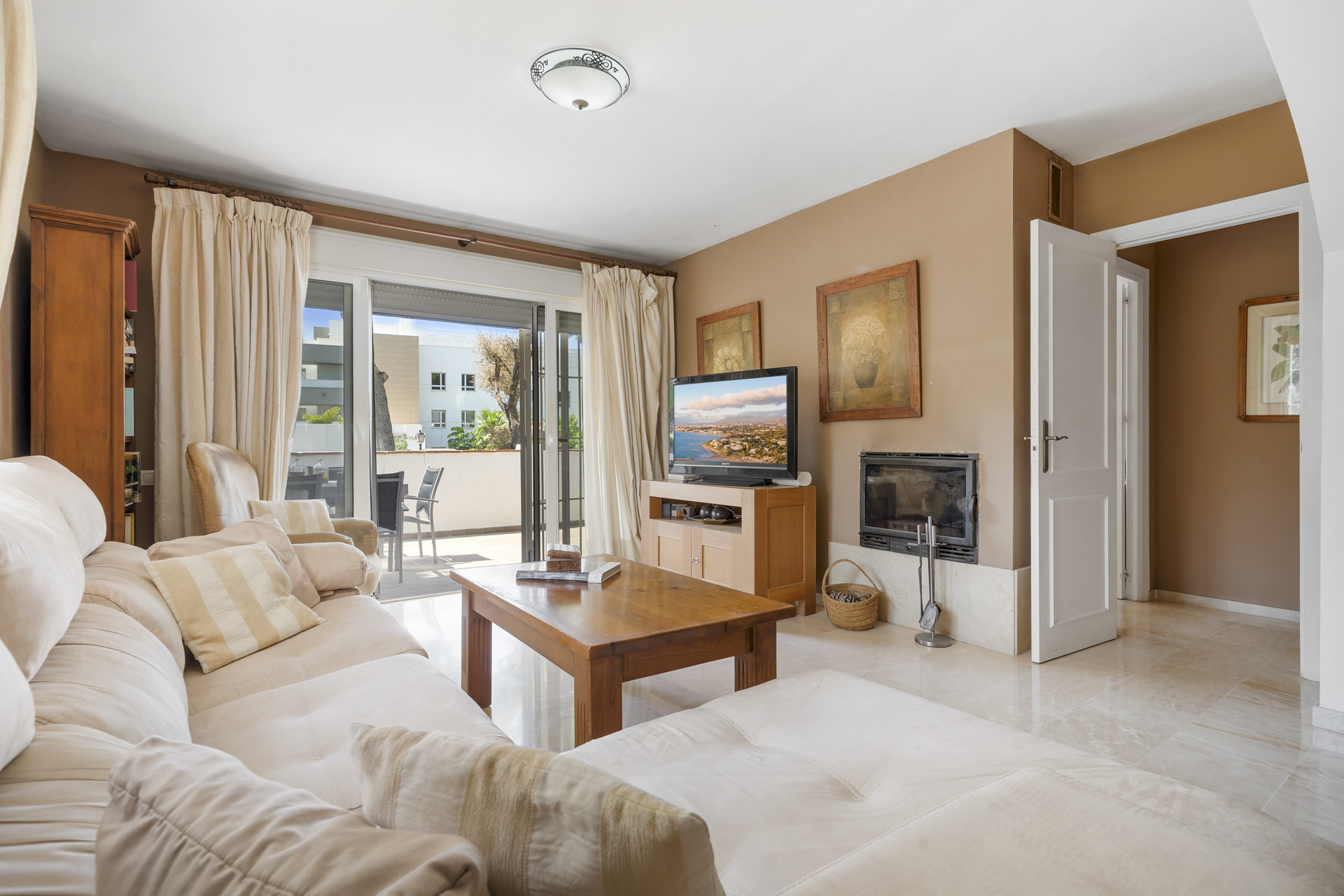 3 Bedroom Apartment in Marbella - Photo 6