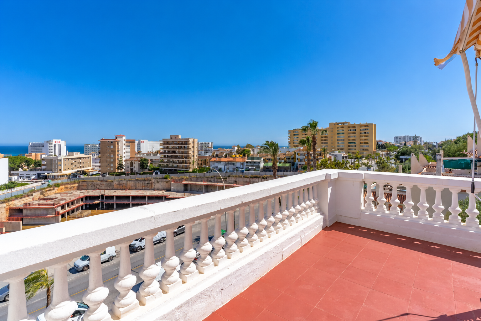 3 Bedroom Penthouse in Torremolinos - Photo 7