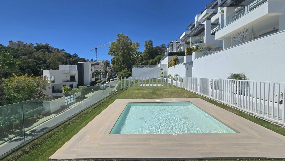 2 Bedroom Apartment in Benahavís - Photo 26
