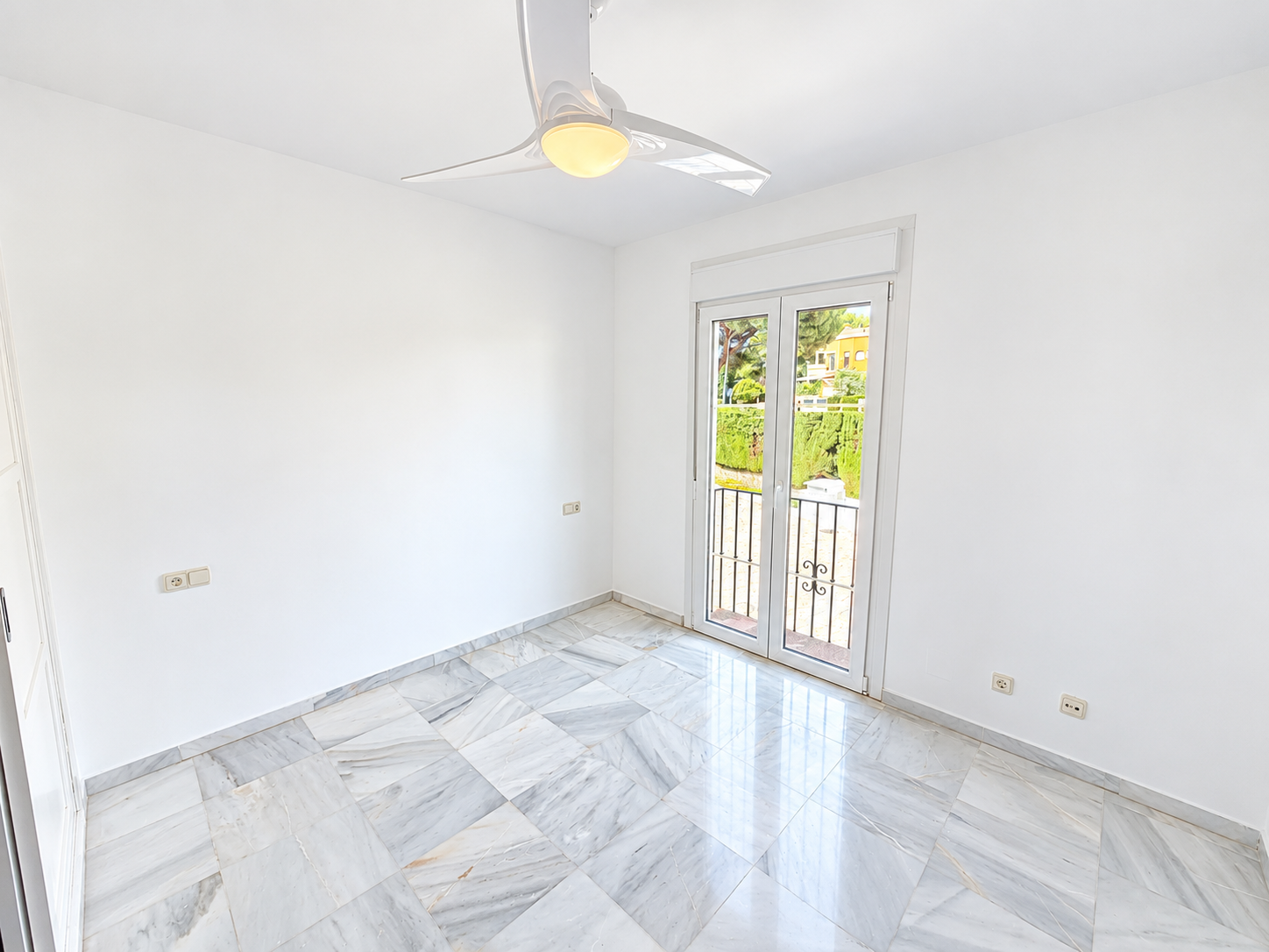 3 Bedroom Townhouse in Marbella - Photo 16