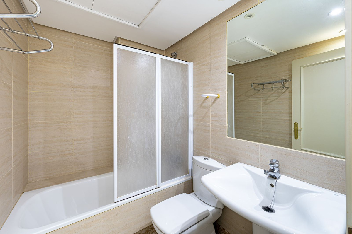 2 Bedroom Apartment in Marbella - Photo 18