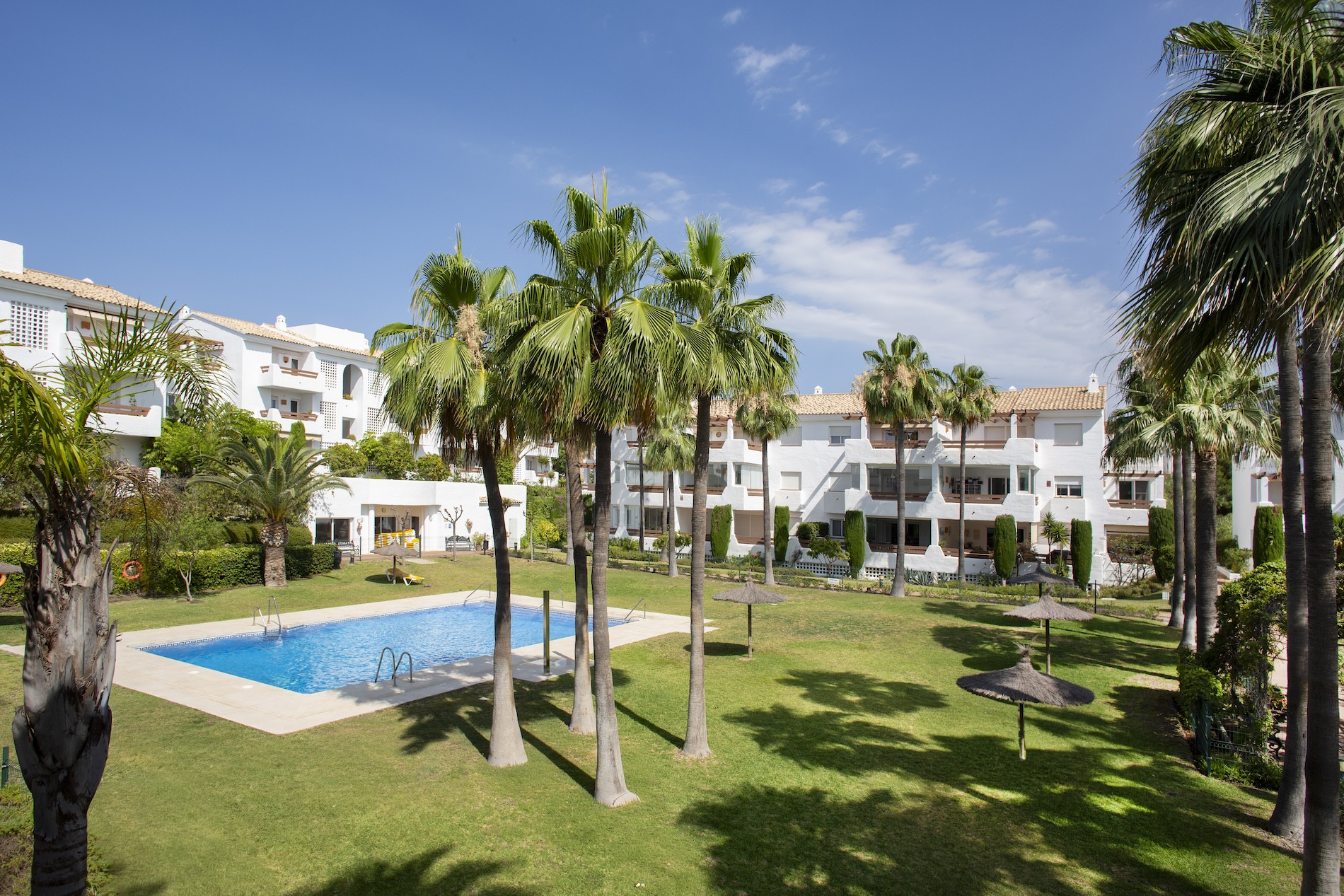 2 Bedroom Apartment in Estepona - Photo 2