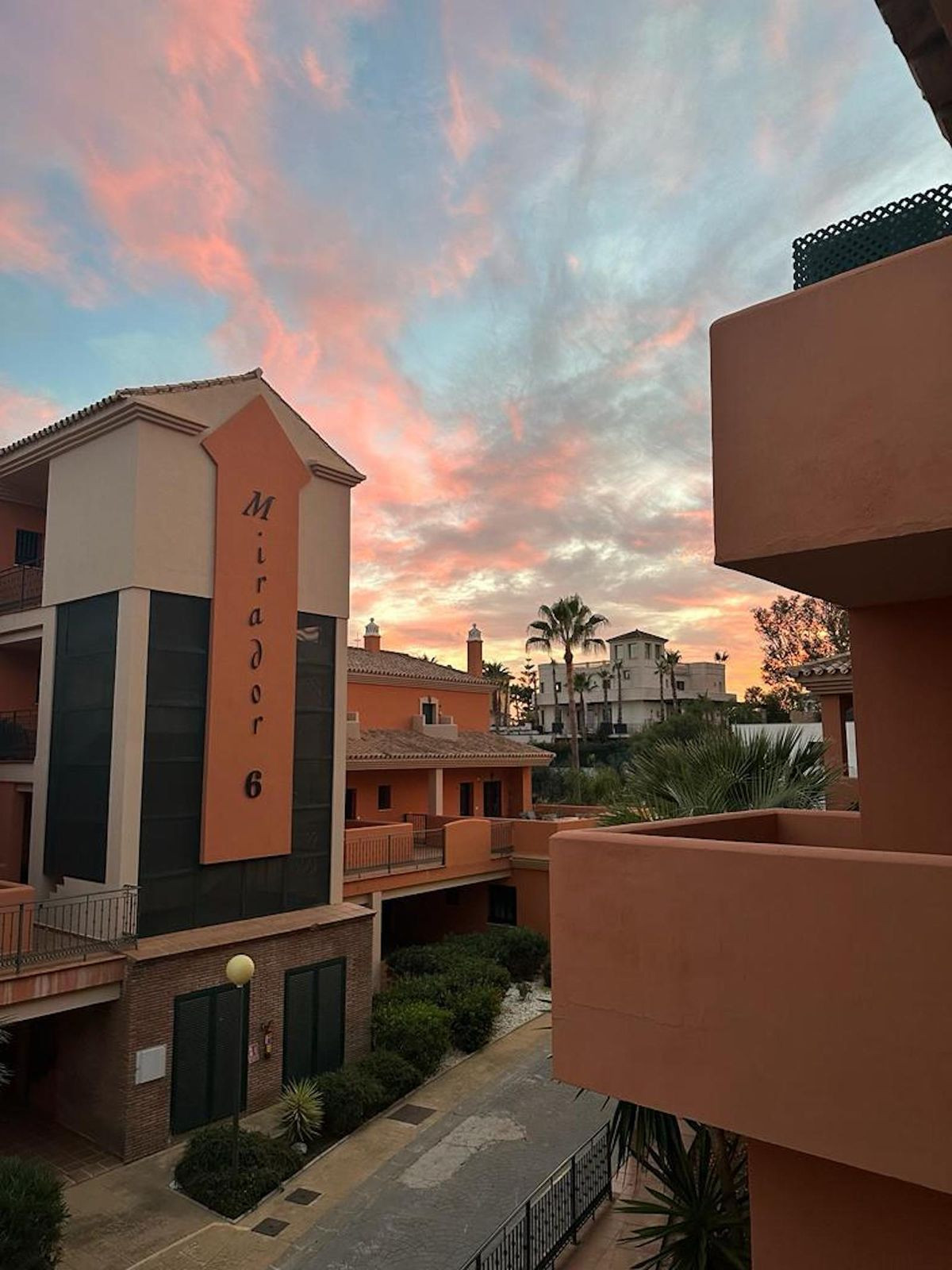 2 Bedroom Apartment in Marbella - Photo 10