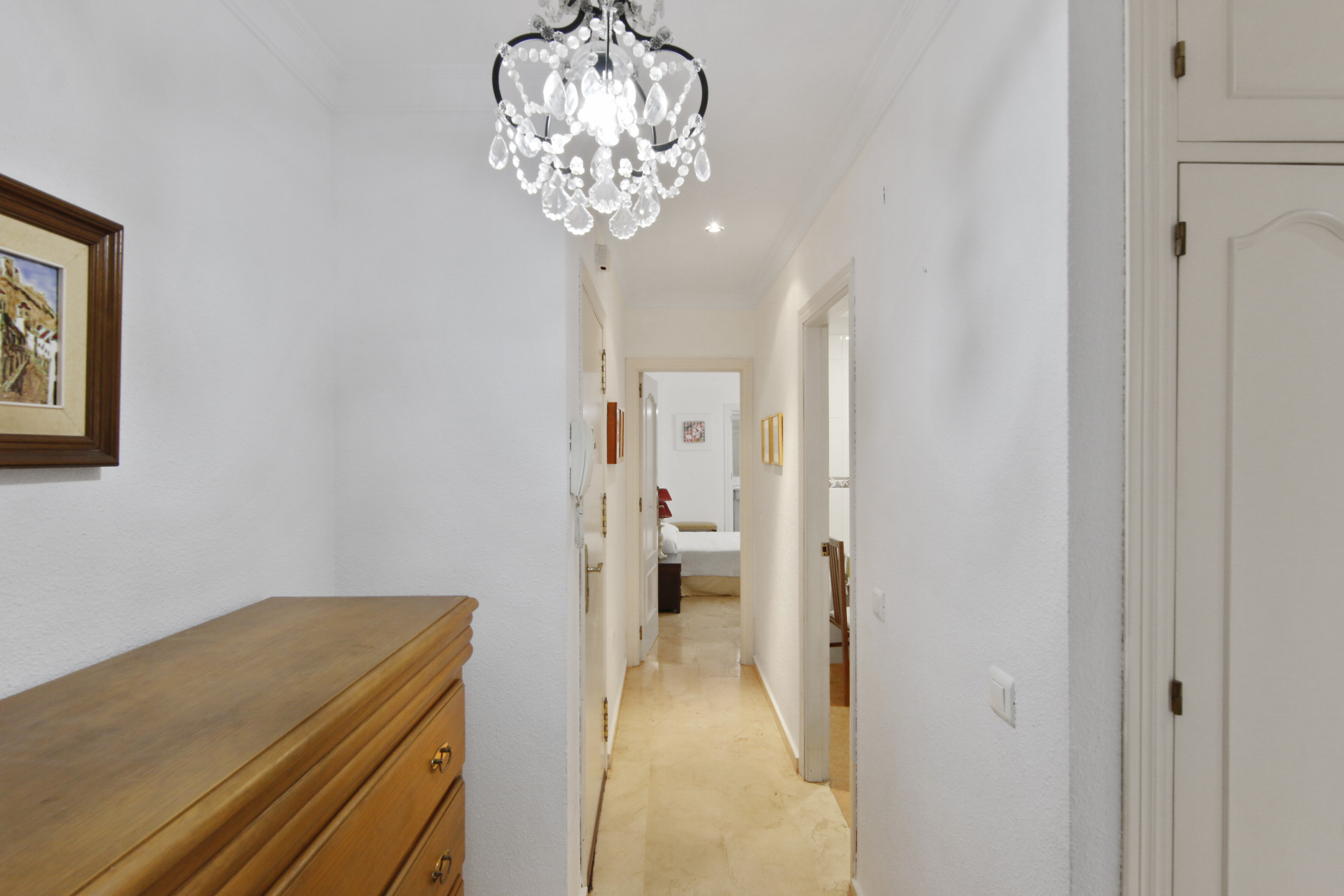 2 Bedroom Apartment in Estepona - Photo 6