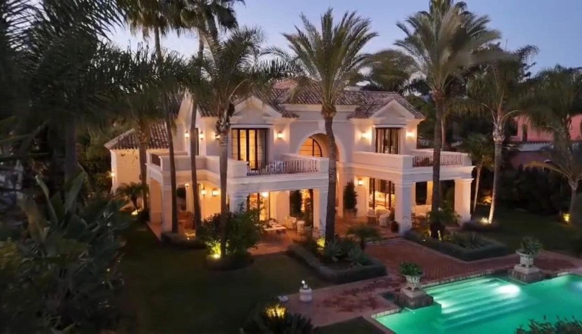8 Bedroom Villa in San Pedro de Alcántara - Photo 3