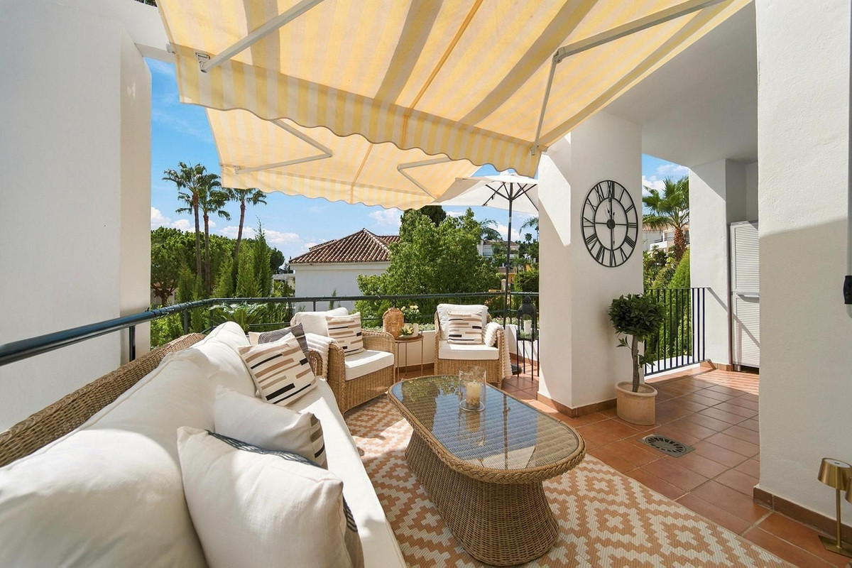 2 Bedroom Apartment in Marbella - Photo 15