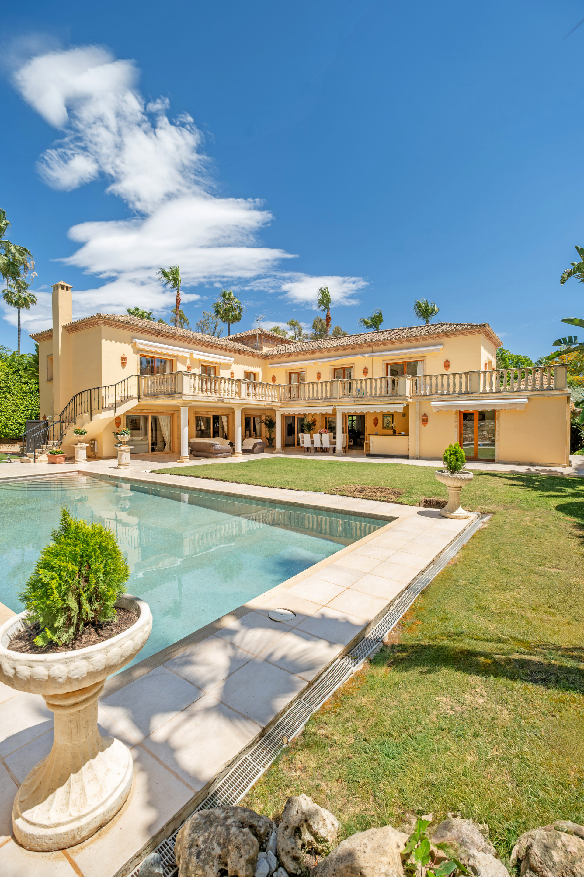 4 Bedroom Villa in Marbella - Photo 2