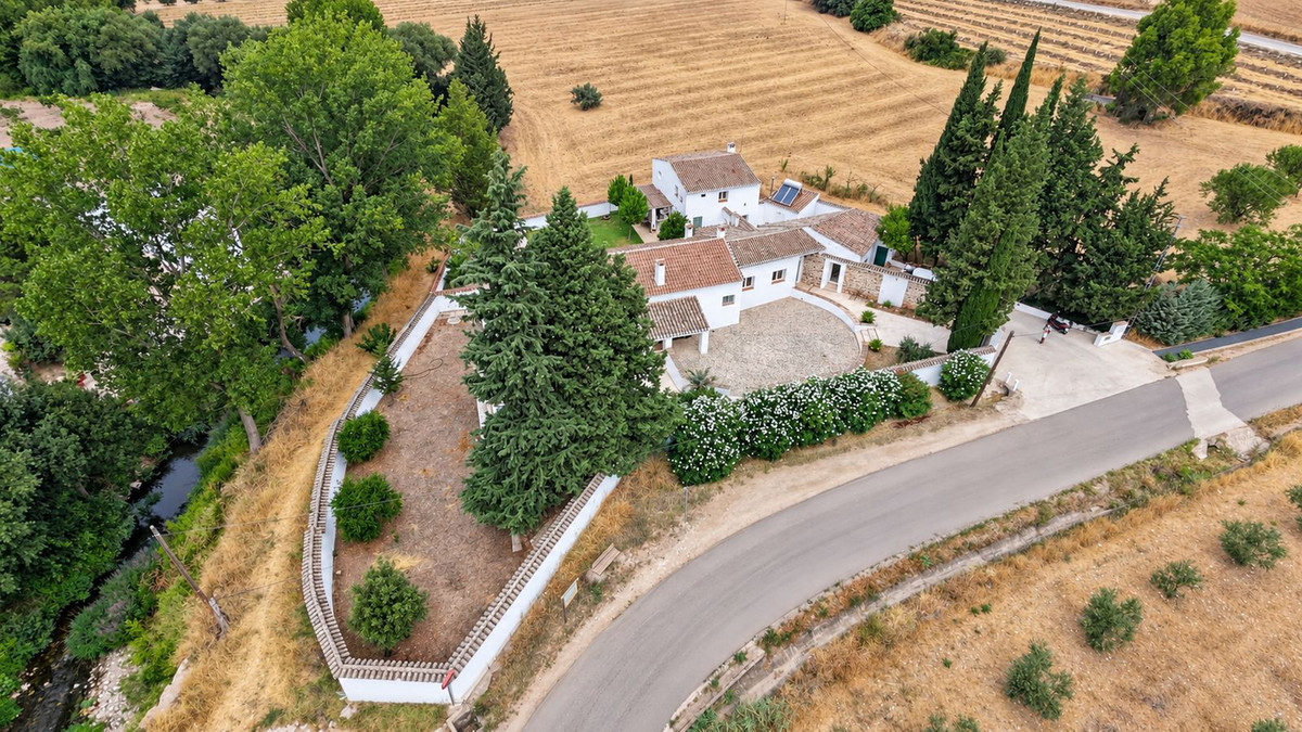 5 Bedroom Country house in Villanueva del Rosario - Photo 24
