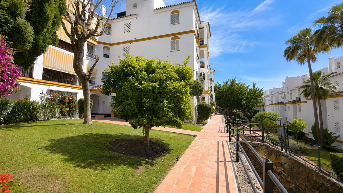 2 Bedroom Apartment in Estepona - Foto 8