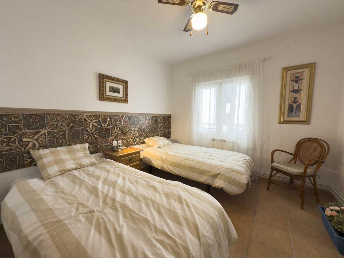 6 Bedroom Townhouse in Tolox - Photo 34