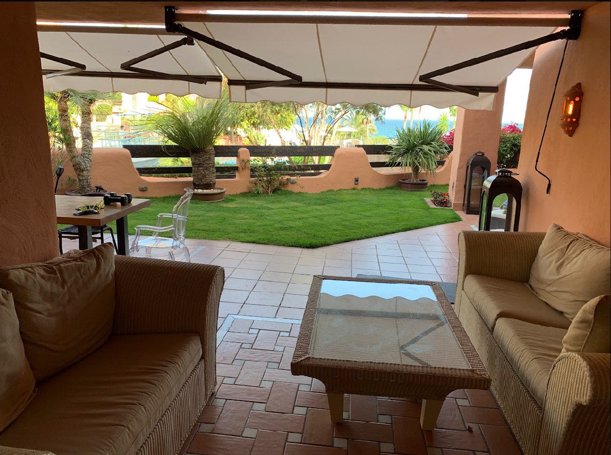 4 Bedroom Apartment in Estepona - Photo 2