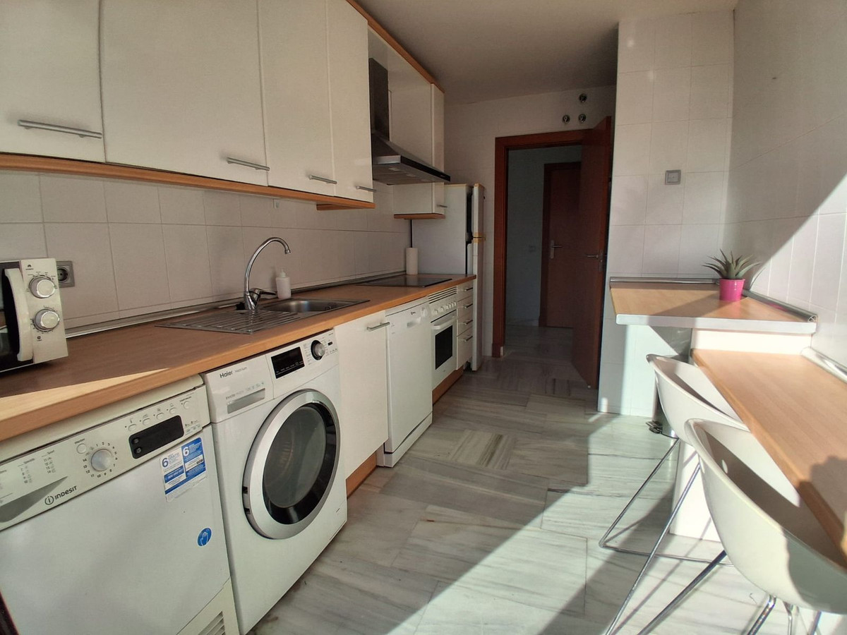 3 Bedroom Penthouse in Benahavís - Photo 6