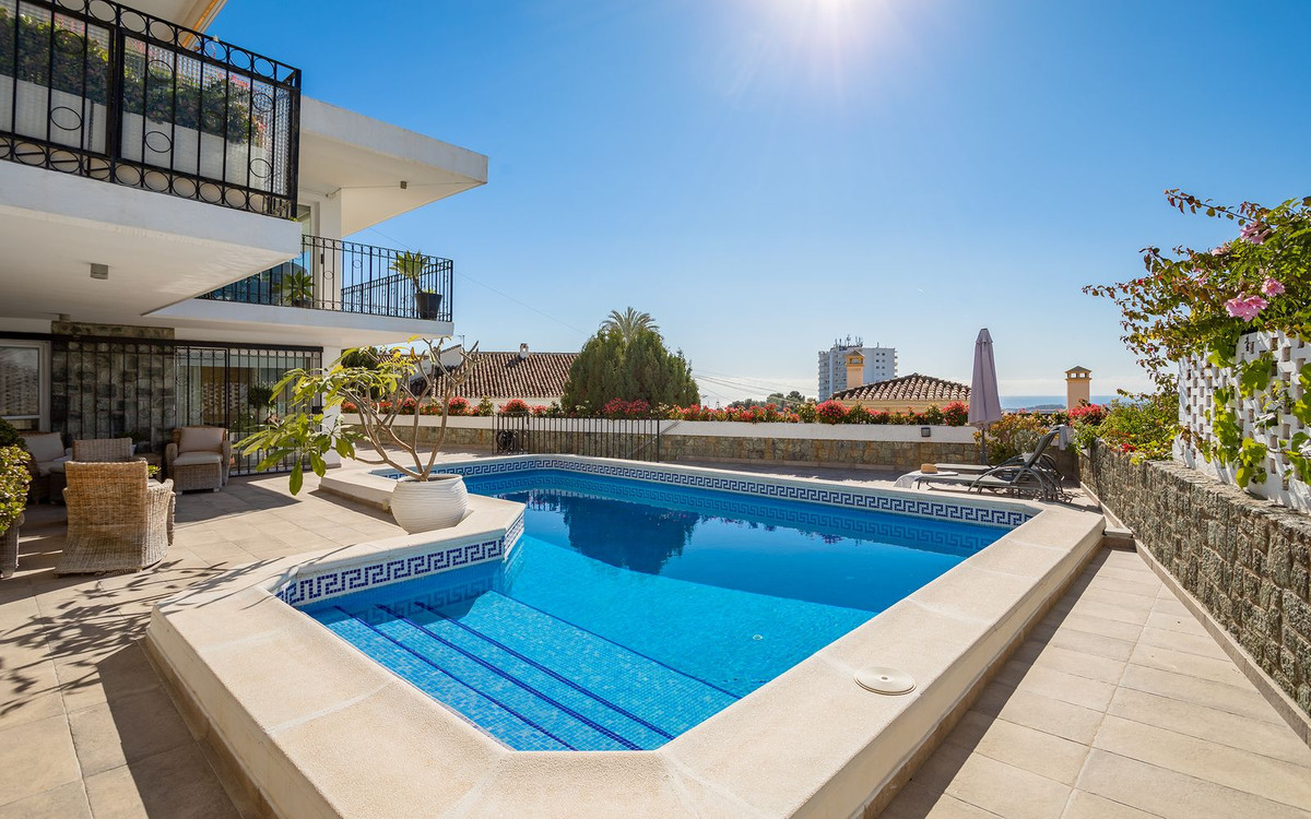 4 Bedroom Villa in Marbella - Photo 28
