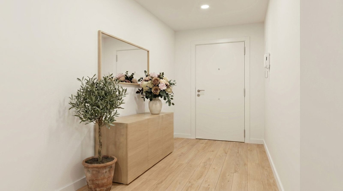 2 Bedroom Apartment in Estepona - Photo 13