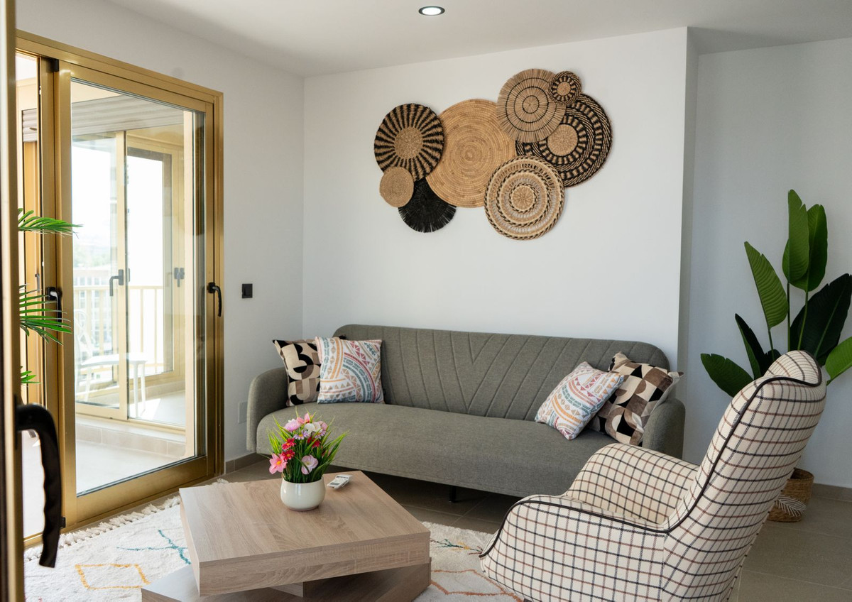 2 Bedroom Apartment in Fuengirola - Photo 9