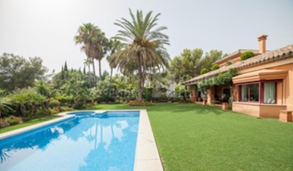 4 Bedroom Villa in Marbella - Photo 10