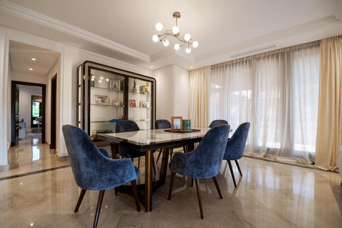 3 Bedroom Penthouse in Estepona - Photo 9