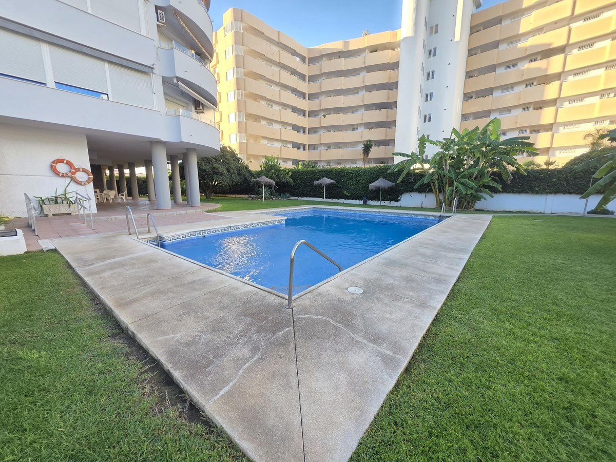 2 Bedroom Apartment in Fuengirola - Photo 19