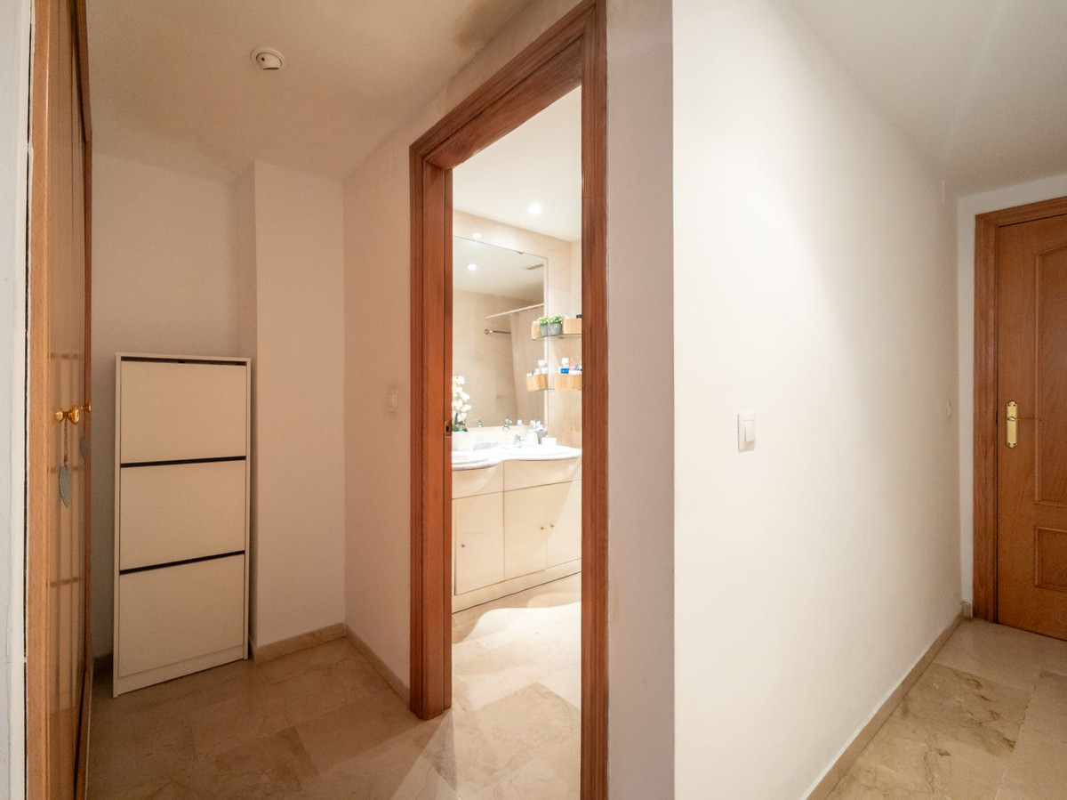 2 Bedroom Apartment in San Pedro de Alcántara - Photo 26