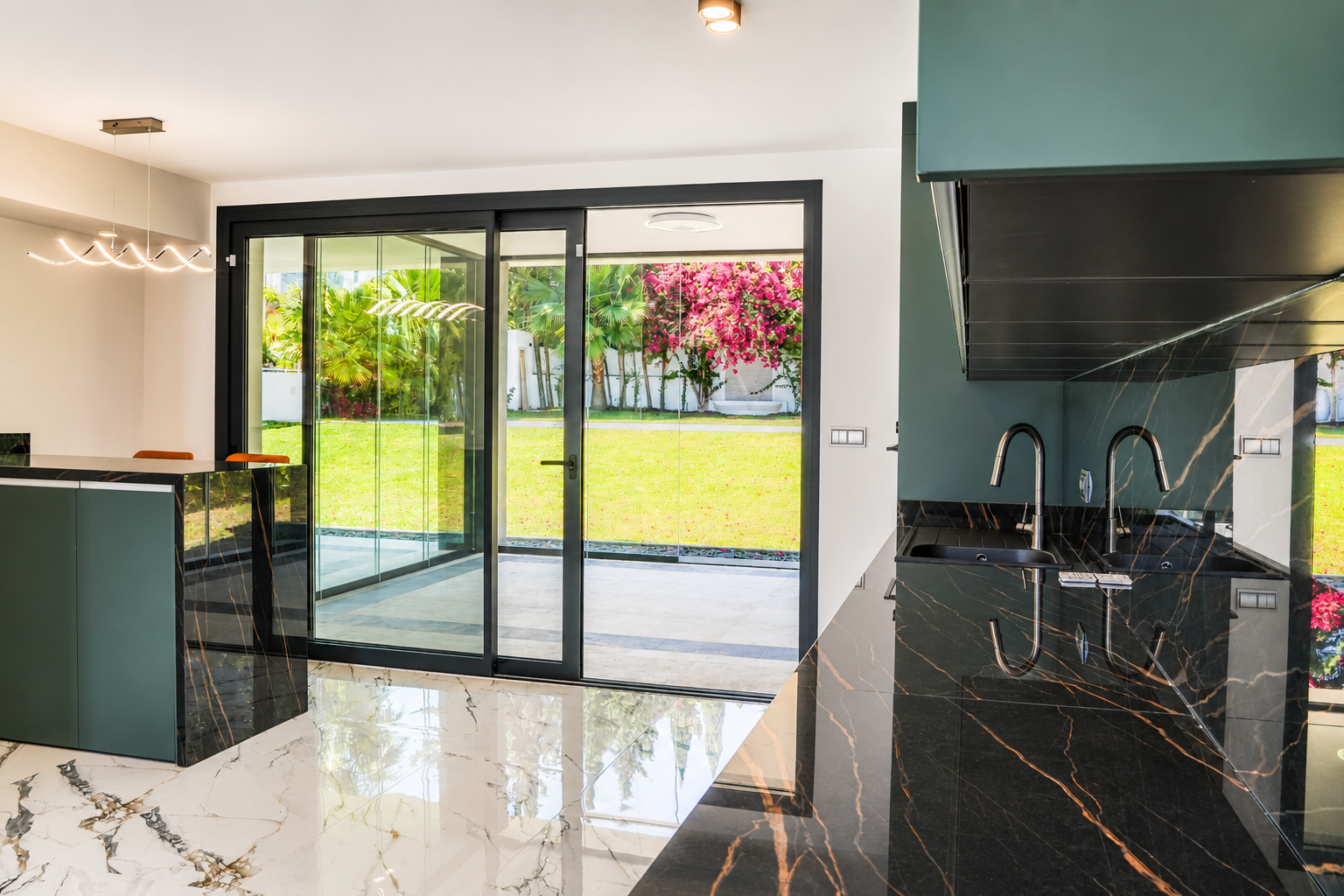 5 Bedroom Villa in Marbella - Photo 6