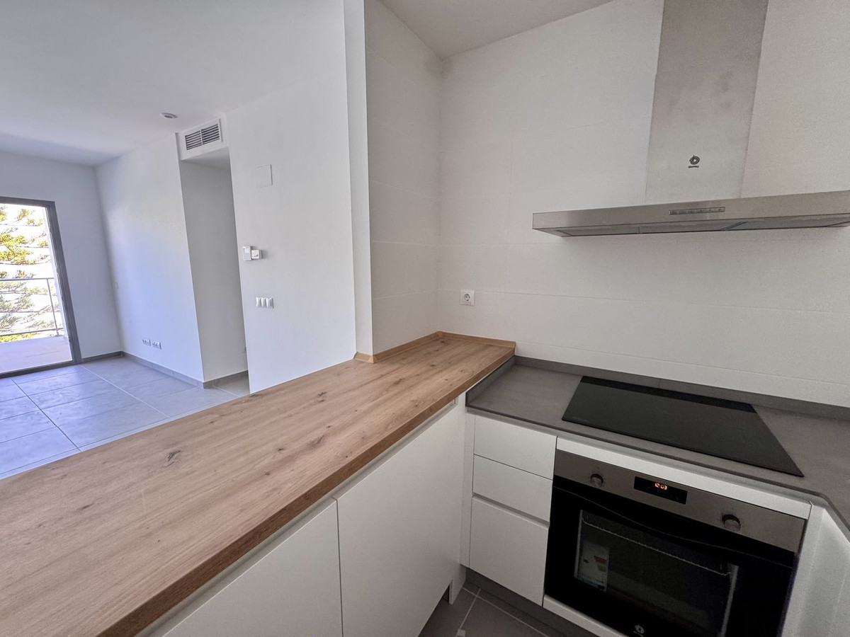 2 Bedroom Apartment in Benalmádena - Photo 18