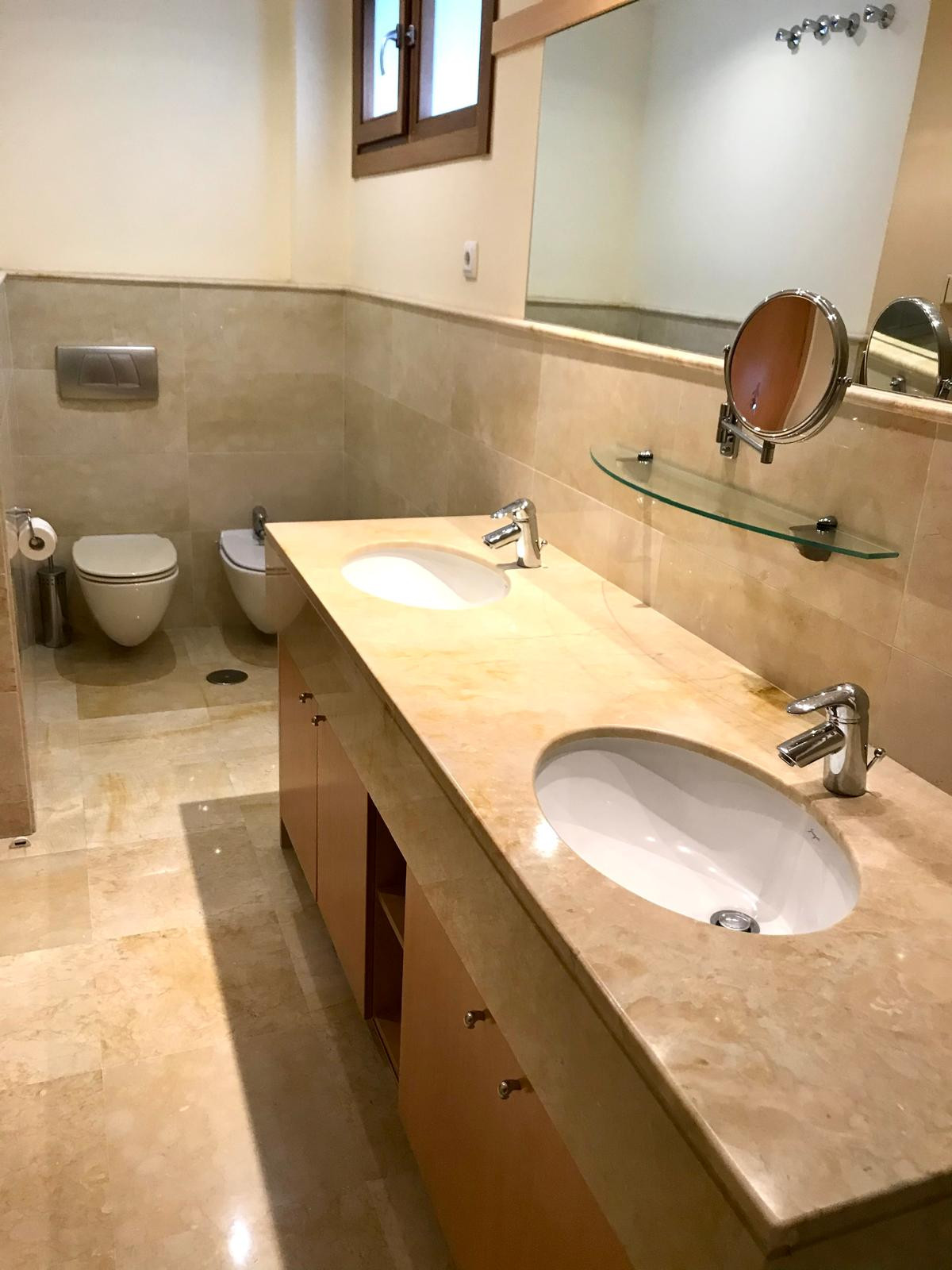 3 Bedroom Apartment in Marbella - Photo 16