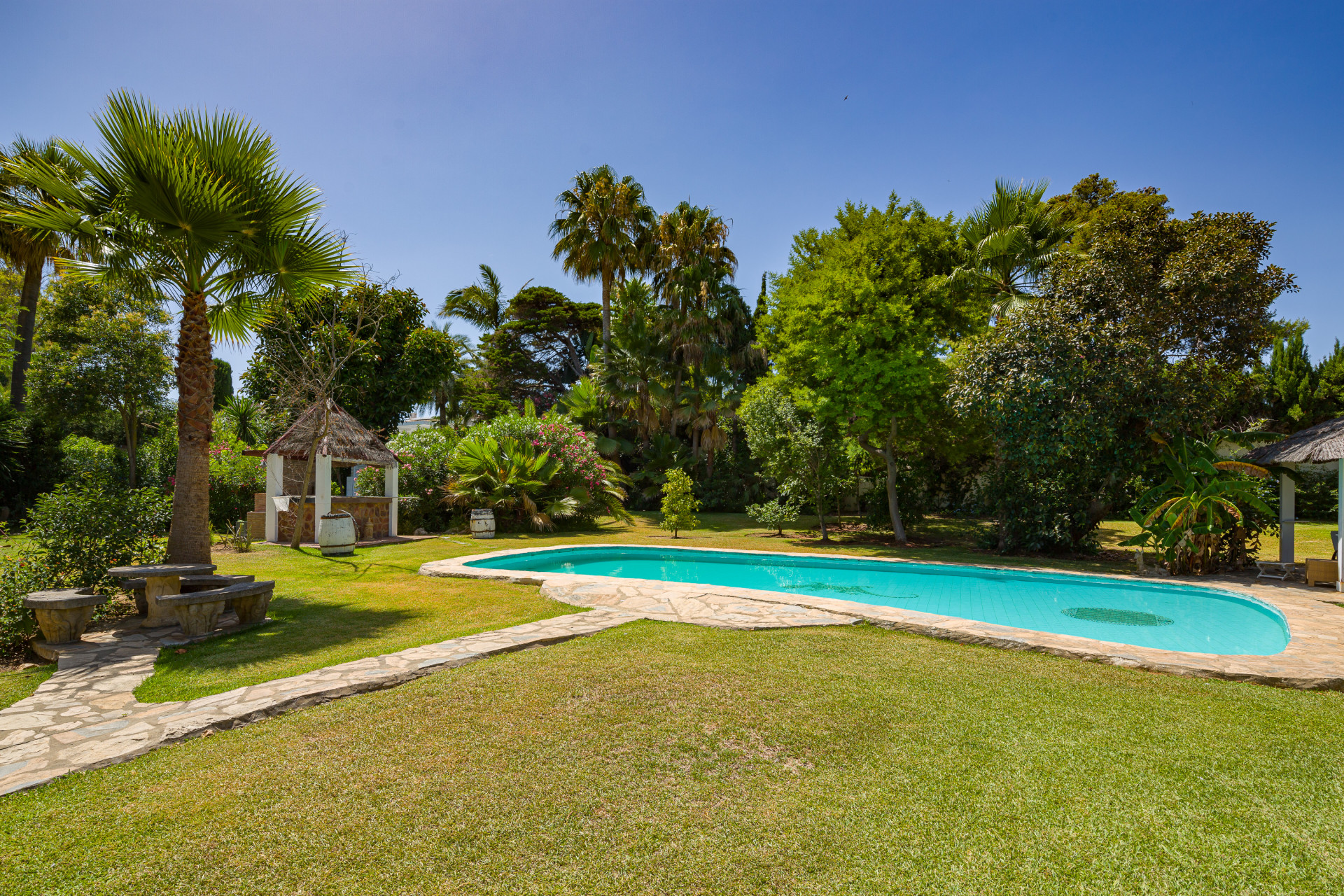 6 Bedroom Villa in San Pedro de Alcántara - Photo 20