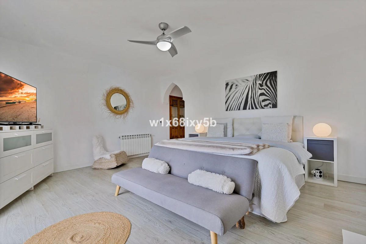5 Bedroom Villa in San Pedro de Alcántara - Photo 13