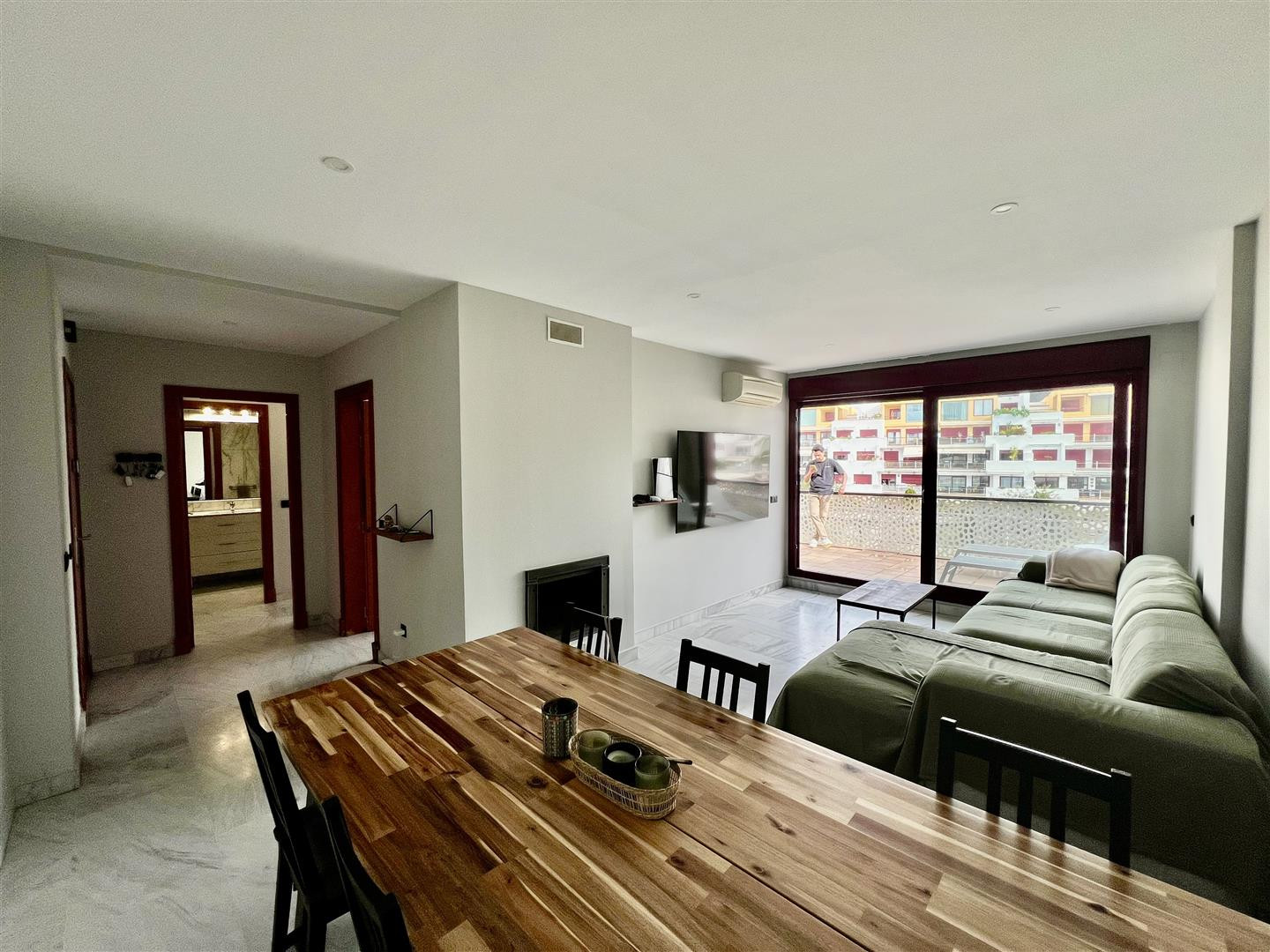 1 Bedroom Apartment in Estepona - Photo 7