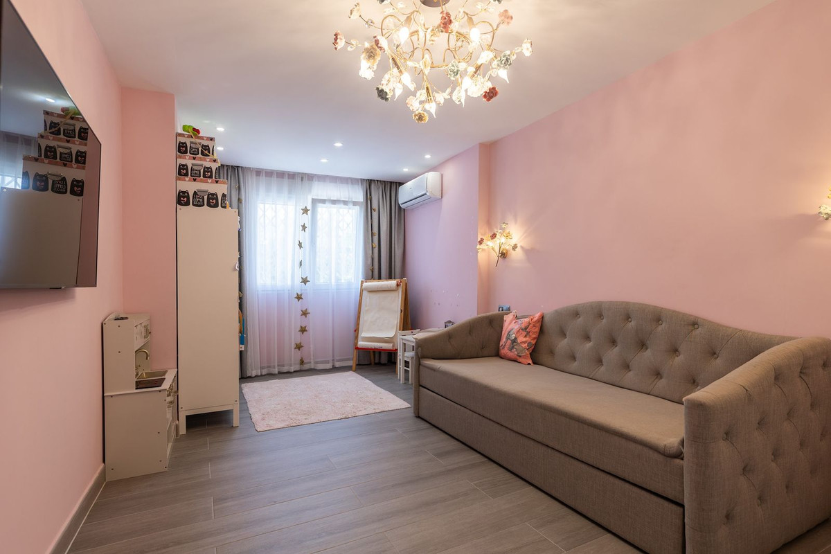 4 Bedroom Townhouse in Marbella - Photo 32