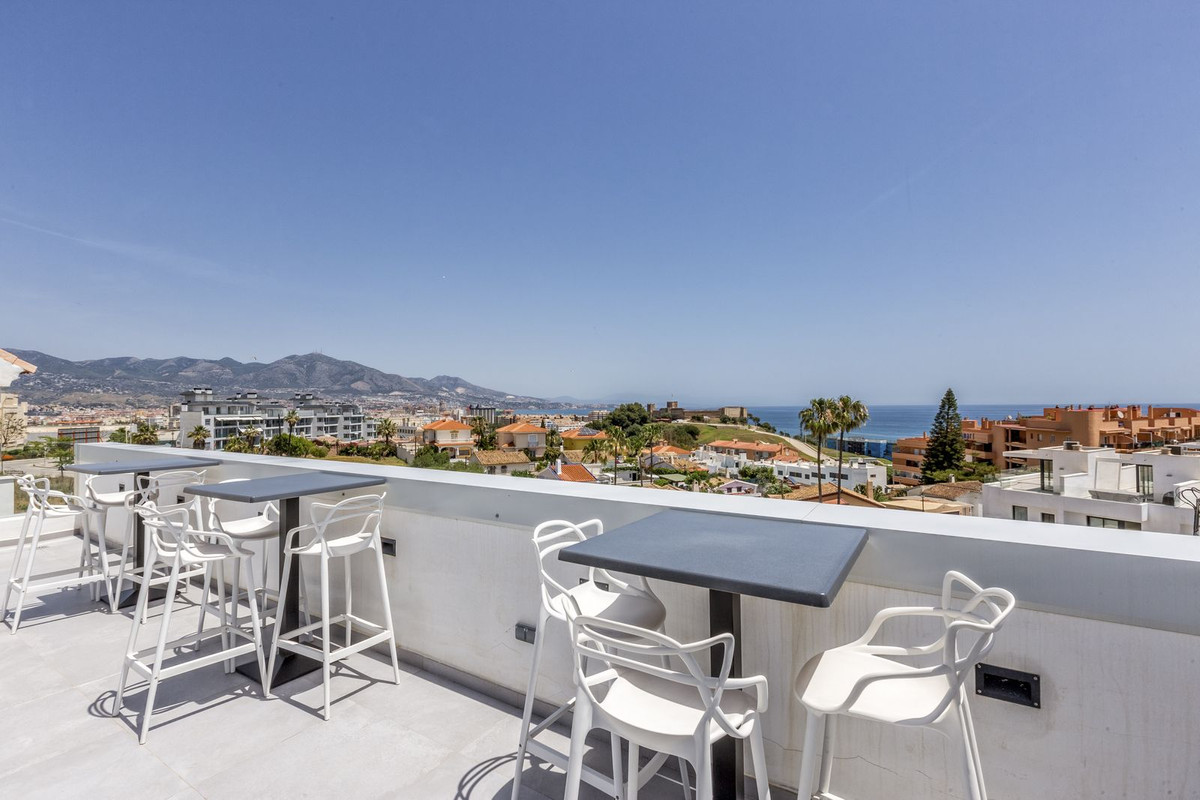 2 Bedroom Apartment in Fuengirola - Photo 26