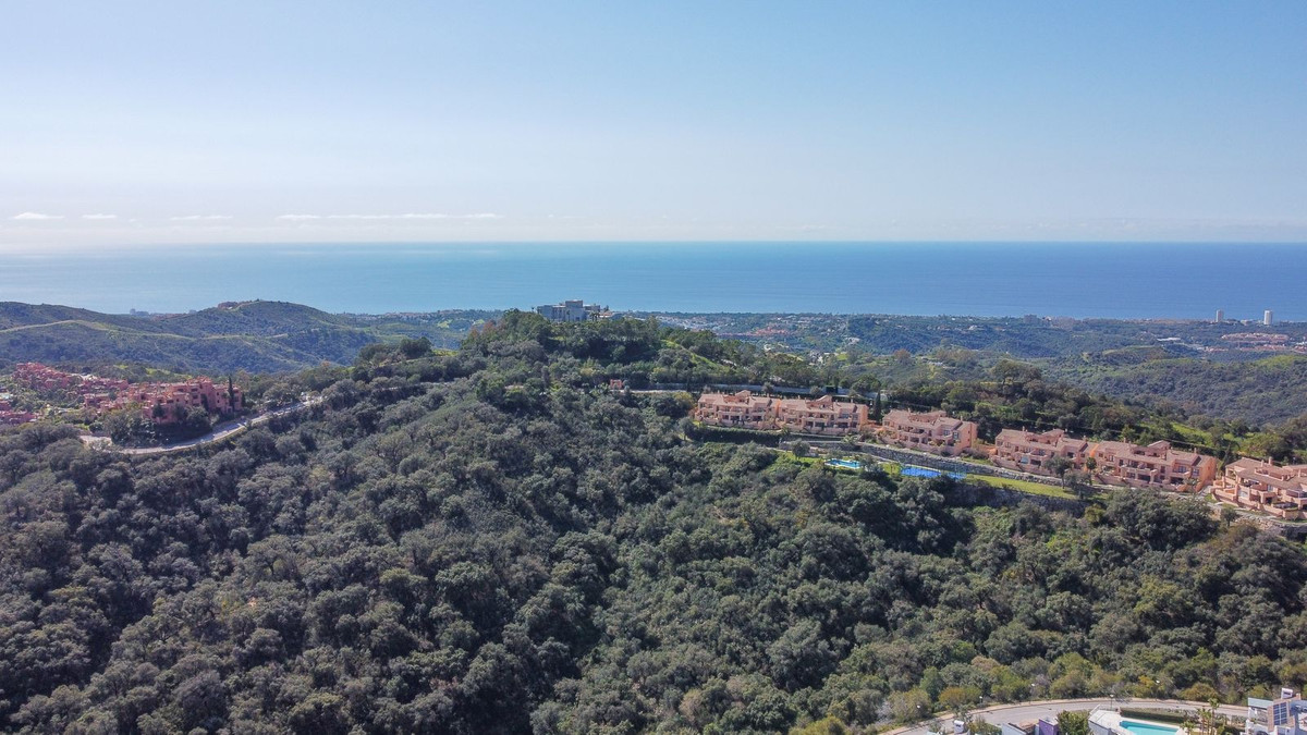 2 Bedroom Apartment in Marbella - Photo 30