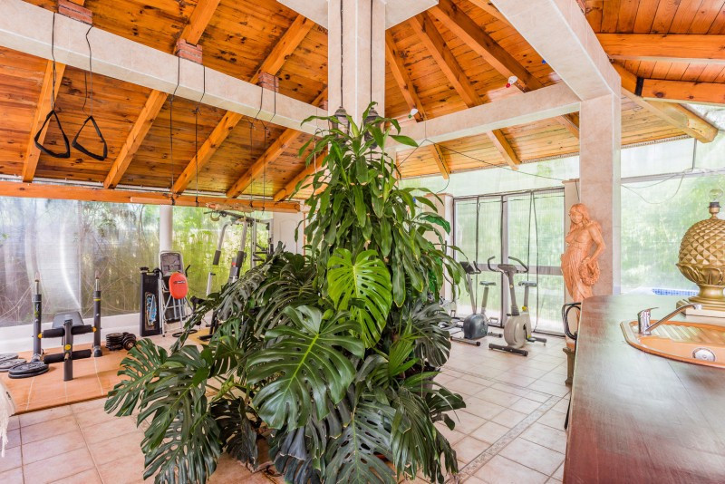 9 Bedroom Villa in Marbella - Photo 3