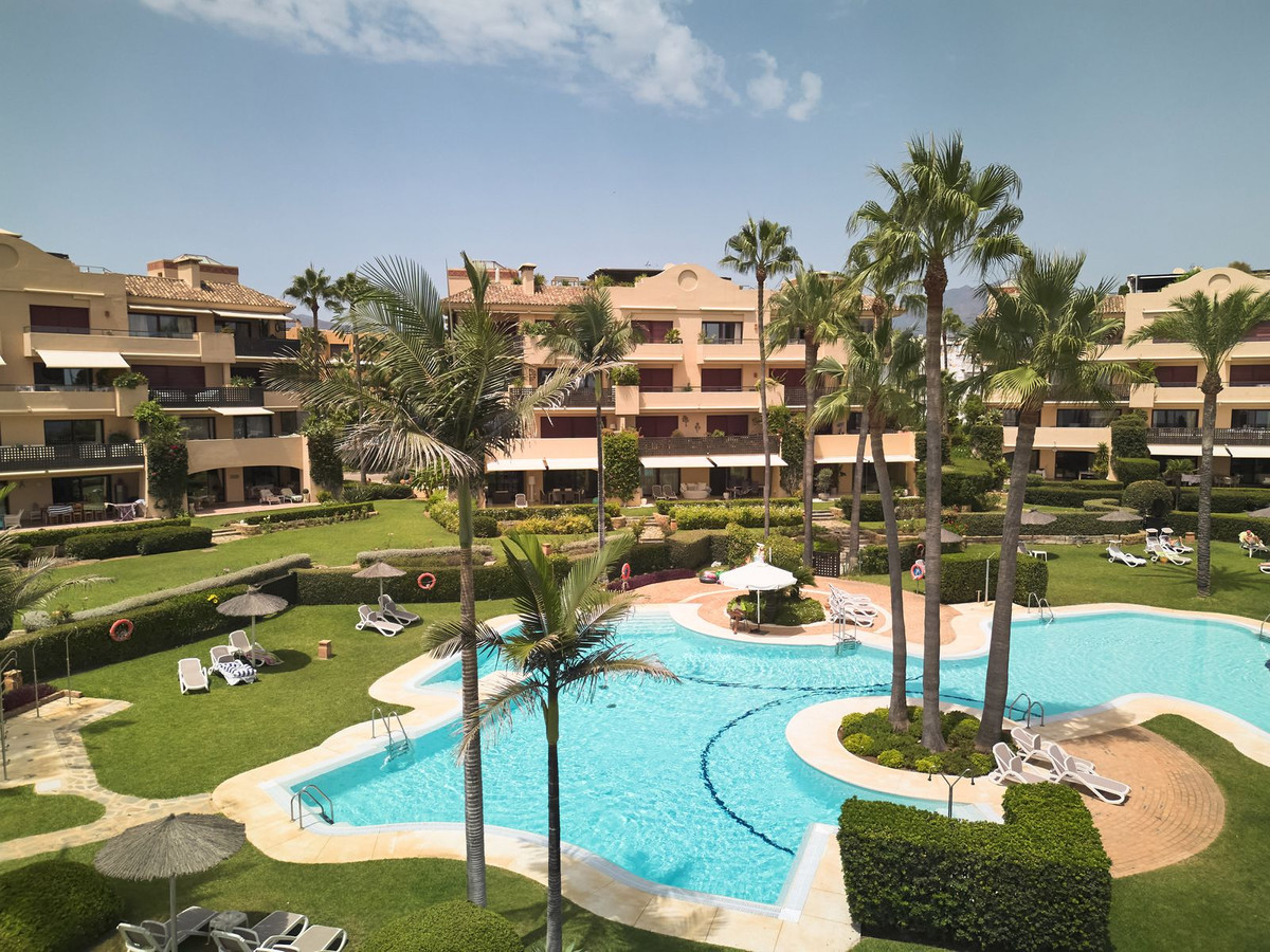3 Bedroom Penthouse in Estepona - Photo 52