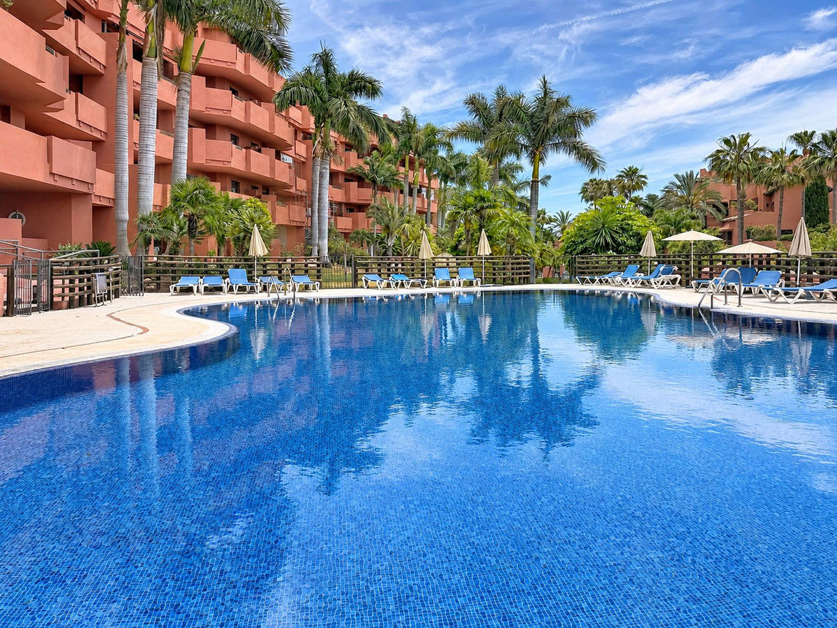 4 Bedroom Apartment in Estepona - Photo 23